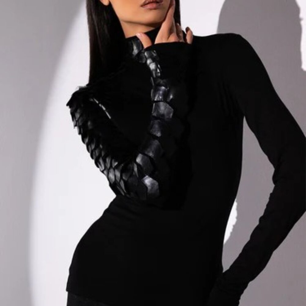 AKIRA NASTASIA SCALE TOP, BLACK SIZE LARGE - Picture 7 of 7